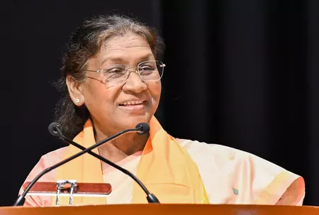 राष्ट्रपति मुर्मू ने देशवासियों को लोहड़ी, मकर संक्रांति, पोंगल और माघ बिहू की शुभकामनाएं दी राष्ट्रपति मुर्मू ने देशवासियों को लोहड़ी, मकर संक्रांति, पोंगल और माघ बिहू की शुभकामनाएं दी
