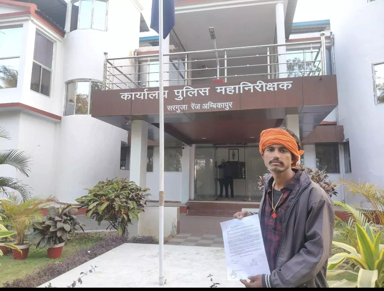 प्रभारी रेंजर ने ग्रामीणों को जेल भेजने की धमकी दी, रिश्वत के लिए सारी हदें पार प्रभारी रेंजर ने ग्रामीणों को जेल भेजने की धमकी दी, रिश्वत के लिए सारी हदें पार