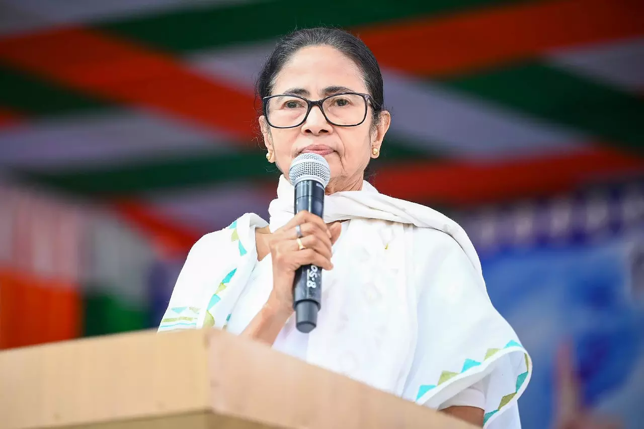 Trinamool कांग्रेस ने ‘वोट चोरी’ का मुद्दा उठाया और राहुल गांधी चुपचाप देखते रहे Trinamool कांग्रेस ने ‘वोट चोरी’ का मुद्दा उठाया और राहुल गांधी चुपचाप देखते रहे
