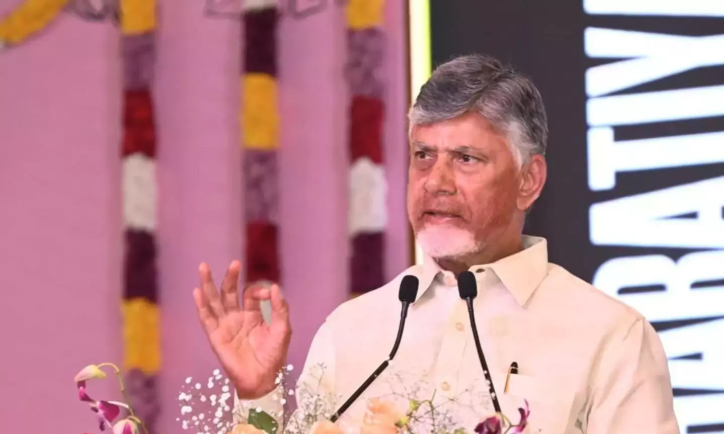 AP CM ने अधिकारियों को आग दुर्घटना से प्रभावित आदिवासी परिवारों को सहायता भेजने का निर्देश दिया AP CM ने अधिकारियों को आग दुर्घटना से प्रभावित आदिवासी परिवारों को सहायता भेजने का निर्देश दिया