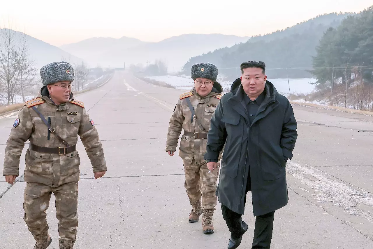 North Korea ने किम की सुरक्षा में लगे टॉप अधिकारियों को बदला: साउथ कोरिया North Korea ने किम की सुरक्षा में लगे टॉप अधिकारियों को बदला: साउथ कोरिया