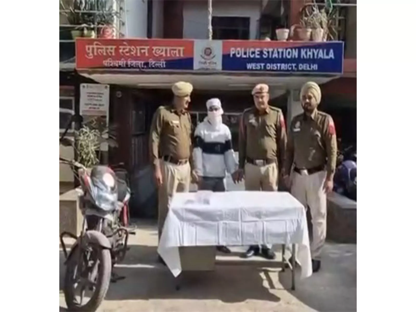 New Delhi: 48 घंटे के व्यापक अभियान में 854 आरोपियों और 280 गैंगस्टरों को गिरफ्तार किया गया New Delhi: 48 घंटे के व्यापक अभियान में 854 आरोपियों और 280 गैंगस्टरों को गिरफ्तार किया गया