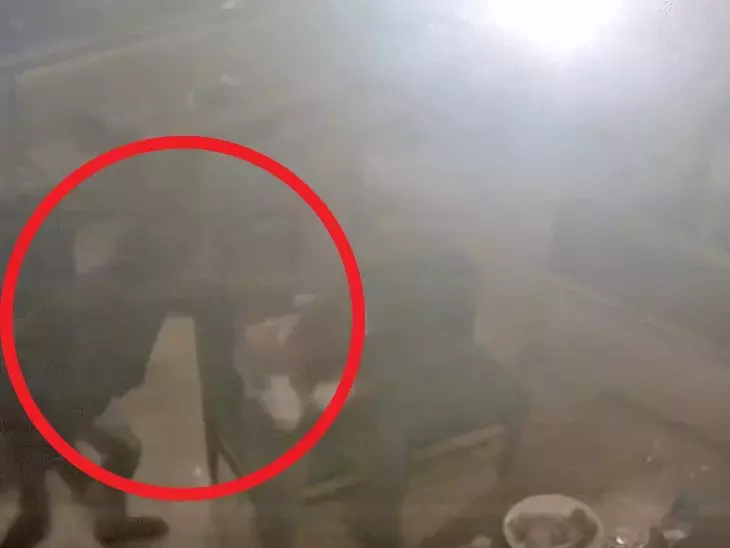 मेट्रो BAR में हत्या, बॉयफ्रेंड ने शराब की बोतल से किया खून मेट्रो BAR में हत्या, बॉयफ्रेंड ने शराब की बोतल से किया खून