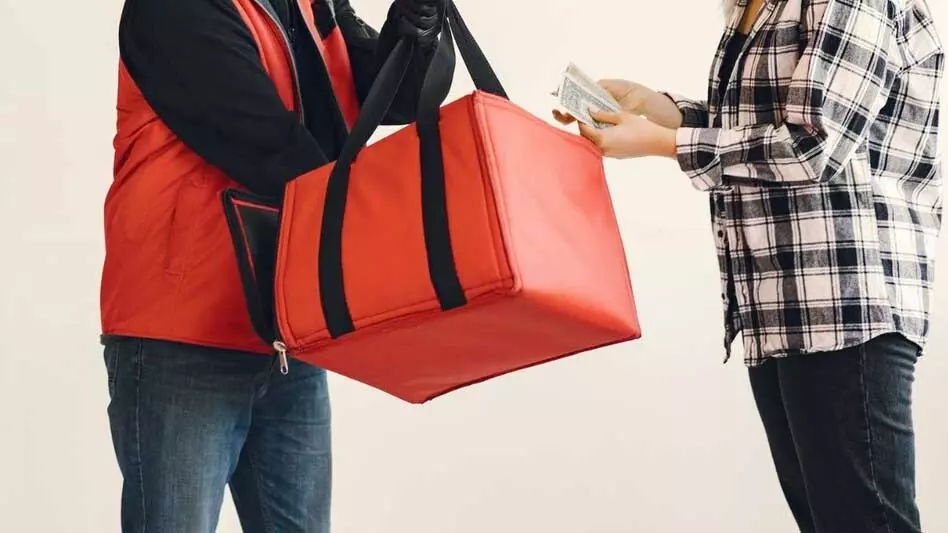 अब 10 मिनट में नहीं मिलेगी डिलीवरी, केंद्र सरकार ने डिलीवरी ब्यॉज की सुरक्षा को देखते हुए बड़ा फैसला लिया अब 10 मिनट में नहीं मिलेगी डिलीवरी, केंद्र सरकार ने डिलीवरी ब्यॉज की सुरक्षा को देखते हुए बड़ा फैसला लिया