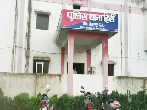 कोर्ट में नौकरी लगाने पूर्व मंत्री का बताया करीबी, और 25 लाख का लगाया चूना कोर्ट में नौकरी लगाने पूर्व मंत्री का बताया करीबी, और 25 लाख का लगाया चूना