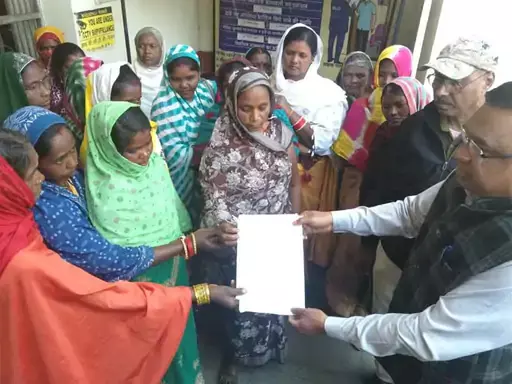 शिक्षक की ढेरी नजर सरकारी जमीन पर, समतल बनाकर किया कब्जा शिक्षक की ढेरी नजर सरकारी जमीन पर, समतल बनाकर किया कब्जा