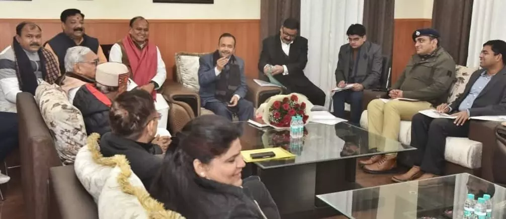 Bareilly: प्रभारी मंत्री जेपीएस राठौर ने अधिकारियों को नाथ कॉरिडोर कार्यों में तेजी लाने को कहा Bareilly: प्रभारी मंत्री जेपीएस राठौर ने अधिकारियों को नाथ कॉरिडोर कार्यों में तेजी लाने को कहा