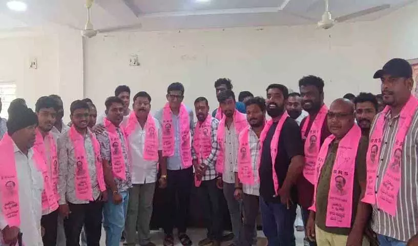 युवाओं को राजनीति में आगे बढ़ना चाहिए: MLA संजय कलवकुंतला युवाओं को राजनीति में आगे बढ़ना चाहिए: MLA संजय कलवकुंतला