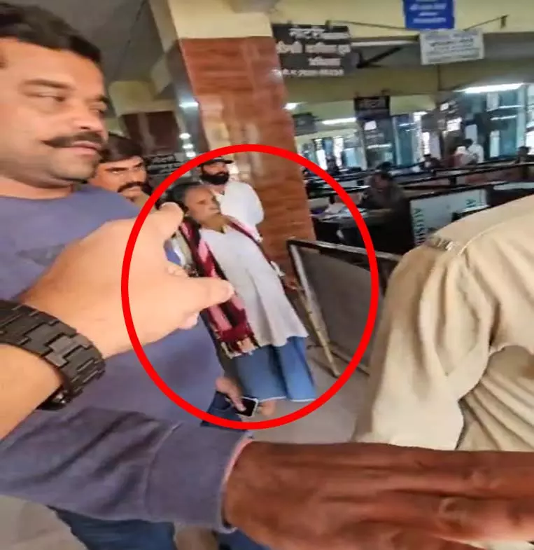 रायपुर में 10 वर्षीया नाबालिग से रेप करने वाले बुजुर्ग को कोर्ट ने भेजा जेल रायपुर में 10 वर्षीया नाबालिग से रेप करने वाले बुजुर्ग को कोर्ट ने भेजा जेल