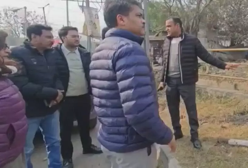 Haridwar: डीएम ने सड़कों पर स्वच्छता व अतिक्रमण का जायजा लिया Haridwar: डीएम ने सड़कों पर स्वच्छता व अतिक्रमण का जायजा लिया