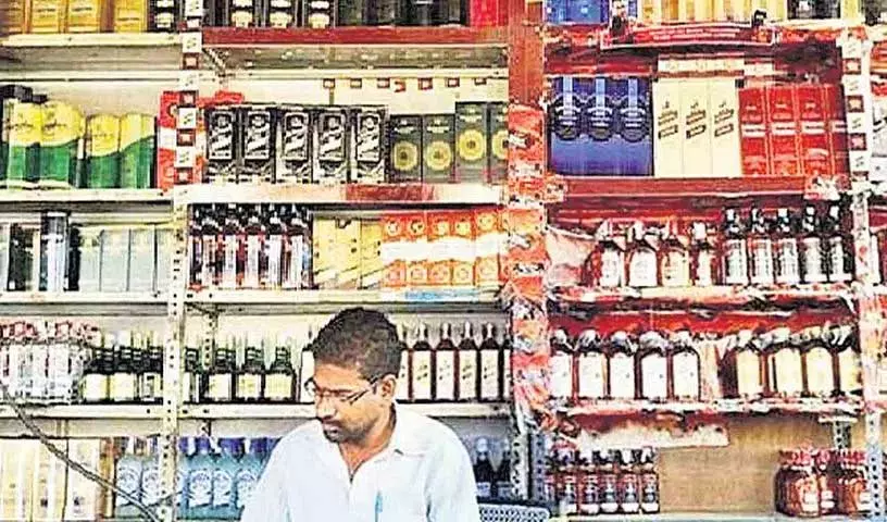 AP सरकार ने संक्रांति त्योहार से पहले शराब के दाम बढ़ाए AP सरकार ने संक्रांति त्योहार से पहले शराब के दाम बढ़ाए
