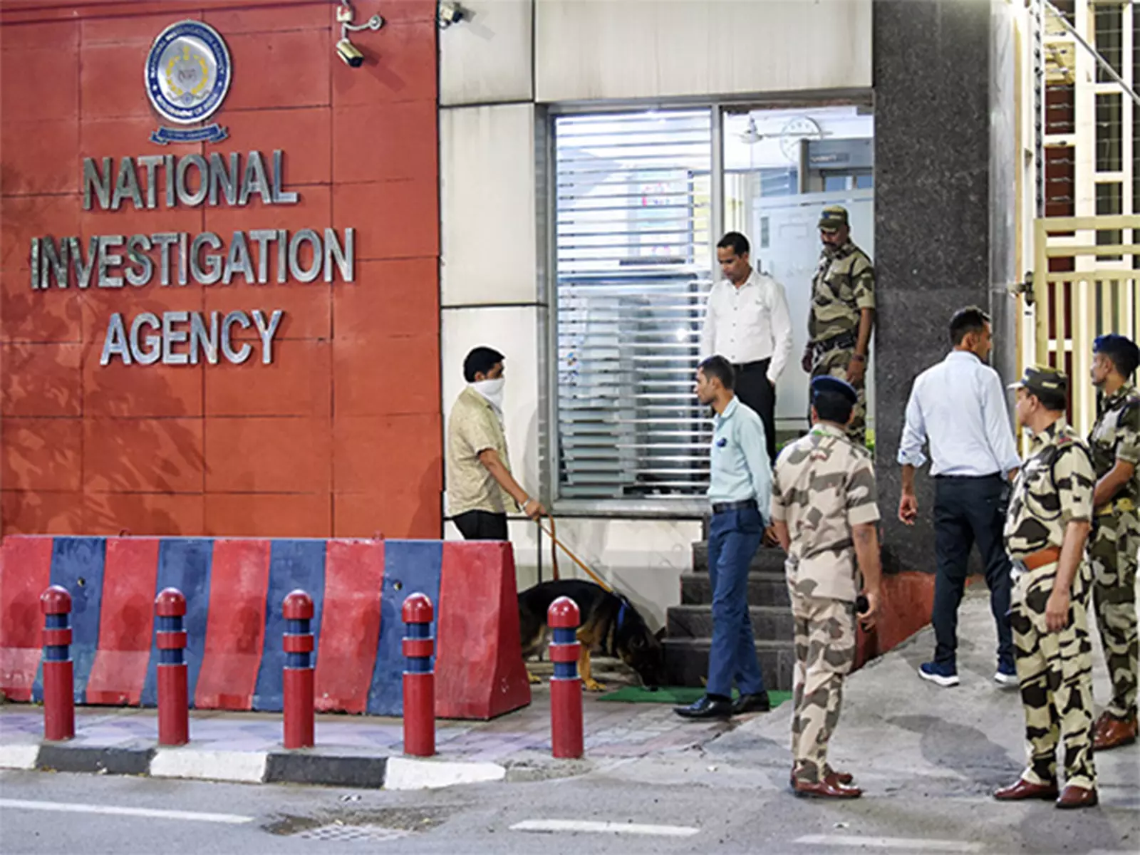 NIA ने दिल्ली में अवैध बांग्लादेशी घुसपैठ मामले की जांच अपने हाथ में ली NIA ने दिल्ली में अवैध बांग्लादेशी घुसपैठ मामले की जांच अपने हाथ में ली