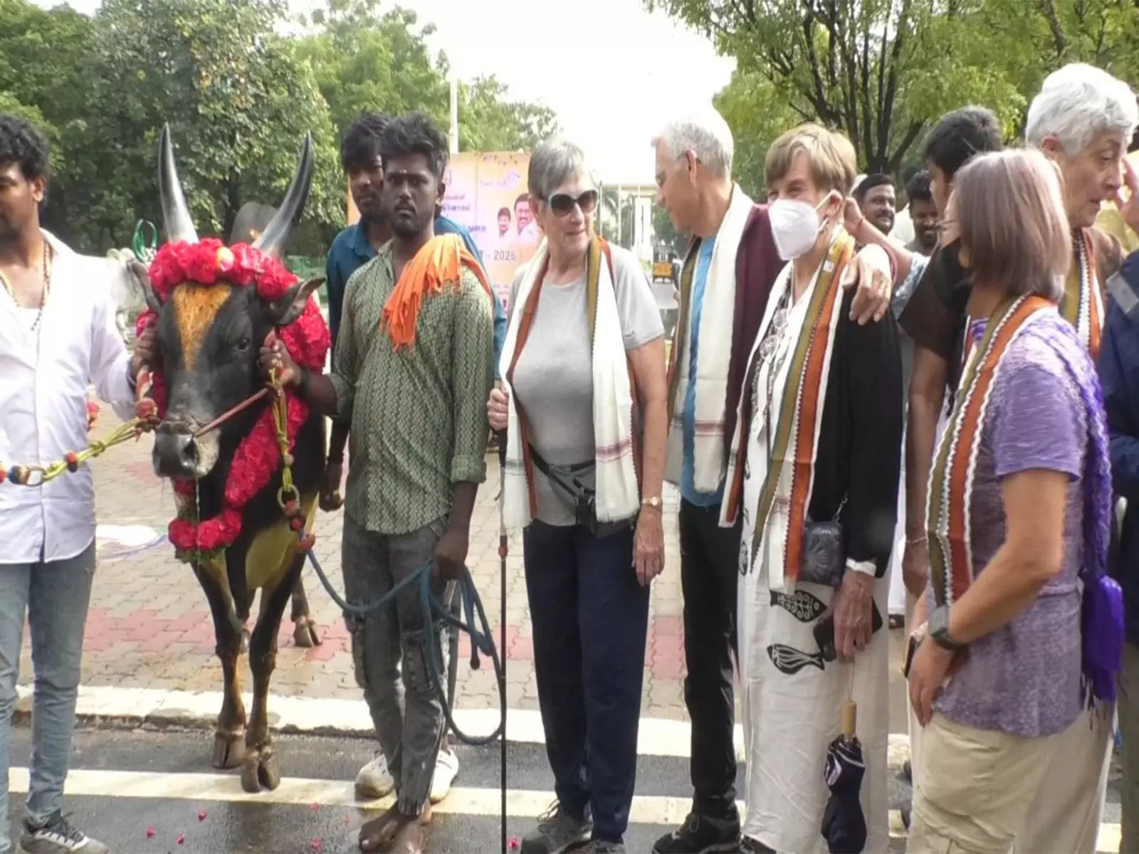 तिरुचिरापल्ली कलेक्ट्रेट ने विदेशी पर्यटकों के साथ Pongal मनाया तिरुचिरापल्ली कलेक्ट्रेट ने विदेशी पर्यटकों के साथ Pongal मनाया