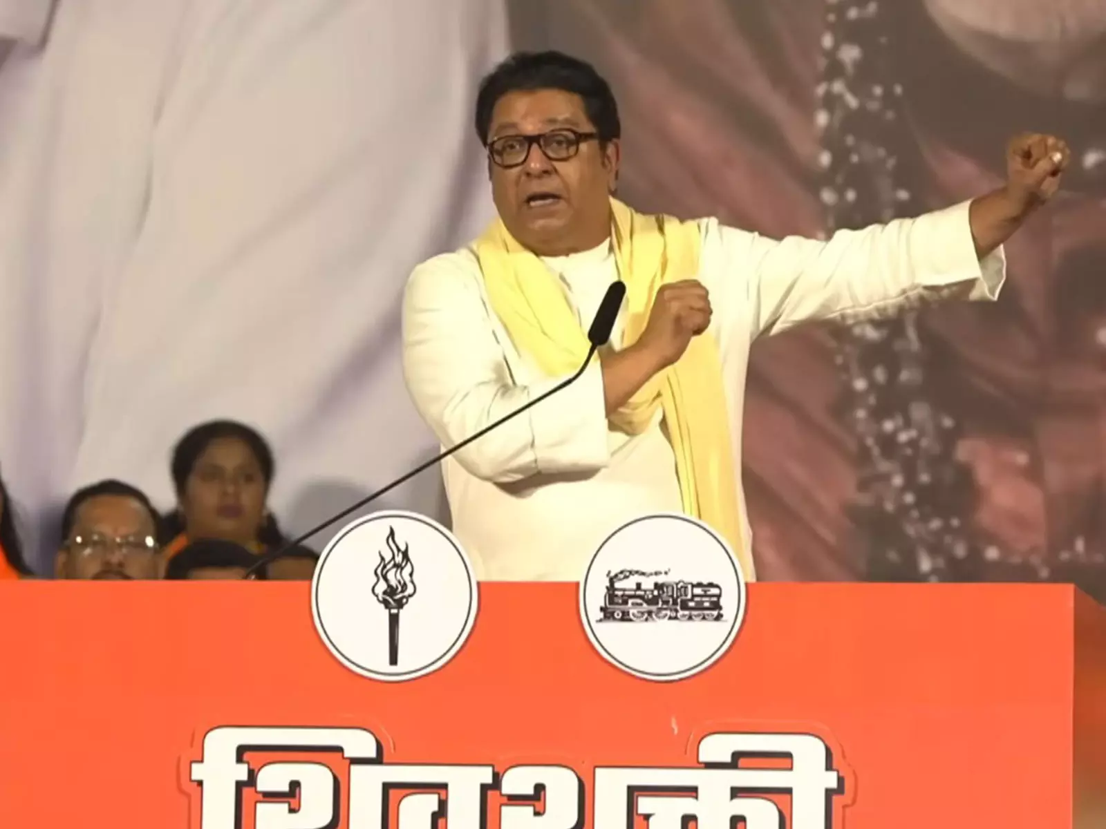 नगर निगम चुनाव से पहले पैसे बांटने का आरोप, Raj Thackeray ने महायुति पर साधा निशाना नगर निगम चुनाव से पहले पैसे बांटने का आरोप, Raj Thackeray ने महायुति पर साधा निशाना