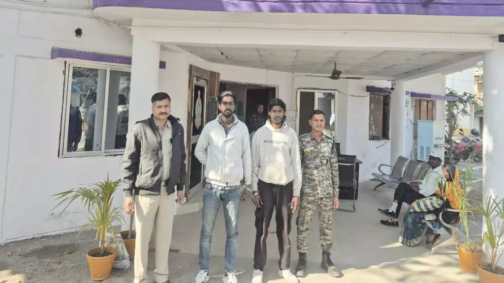 सांप वाला तांत्रिक गिरफ्तार, डेढ़ लाख की धोखाधड़ी मामले में पुलिस की कार्रवाई सांप वाला तांत्रिक गिरफ्तार, डेढ़ लाख की धोखाधड़ी मामले में पुलिस की कार्रवाई