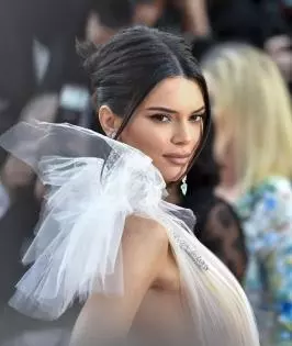 Kendall जेनर ने खूबसूरत नॉर्मल बच्चों के नामों की लिस्ट के बारे में बात की Kendall जेनर ने खूबसूरत नॉर्मल बच्चों के नामों की लिस्ट के बारे में बात की