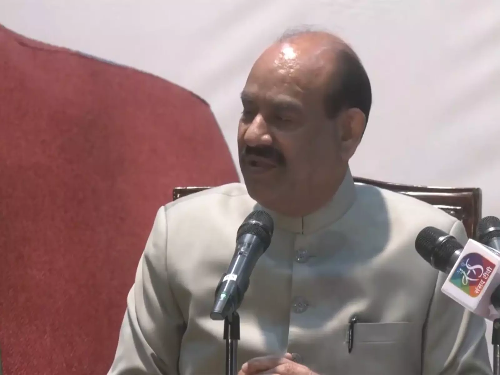Lok Sabha अध्यक्ष ने कहा कि सदन में गतिरोध का समाधान संवाद के माध्यम से ही निकाला जाना चाहिए Lok Sabha अध्यक्ष ने कहा कि सदन में गतिरोध का समाधान संवाद के माध्यम से ही निकाला जाना चाहिए