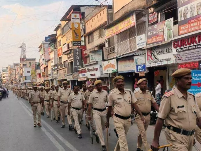 PCMC चुनाव 2026: 962 लोगों पर रोकथाम के लिए कार्रवाई की गई, 21 हथियार, ड्रग्स और कैश ज़ब्त किए गए PCMC चुनाव 2026: 962 लोगों पर रोकथाम के लिए कार्रवाई की गई, 21 हथियार, ड्रग्स और कैश ज़ब्त किए गए