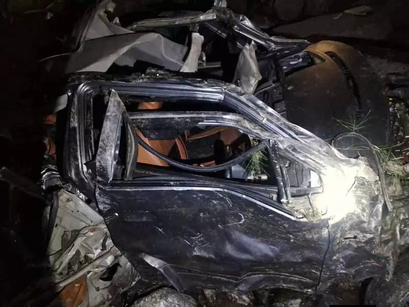 Himachal के बैजनाथ में कार के खाई में गिरने से 3 लोगों की मौत Himachal के बैजनाथ में कार के खाई में गिरने से 3 लोगों की मौत