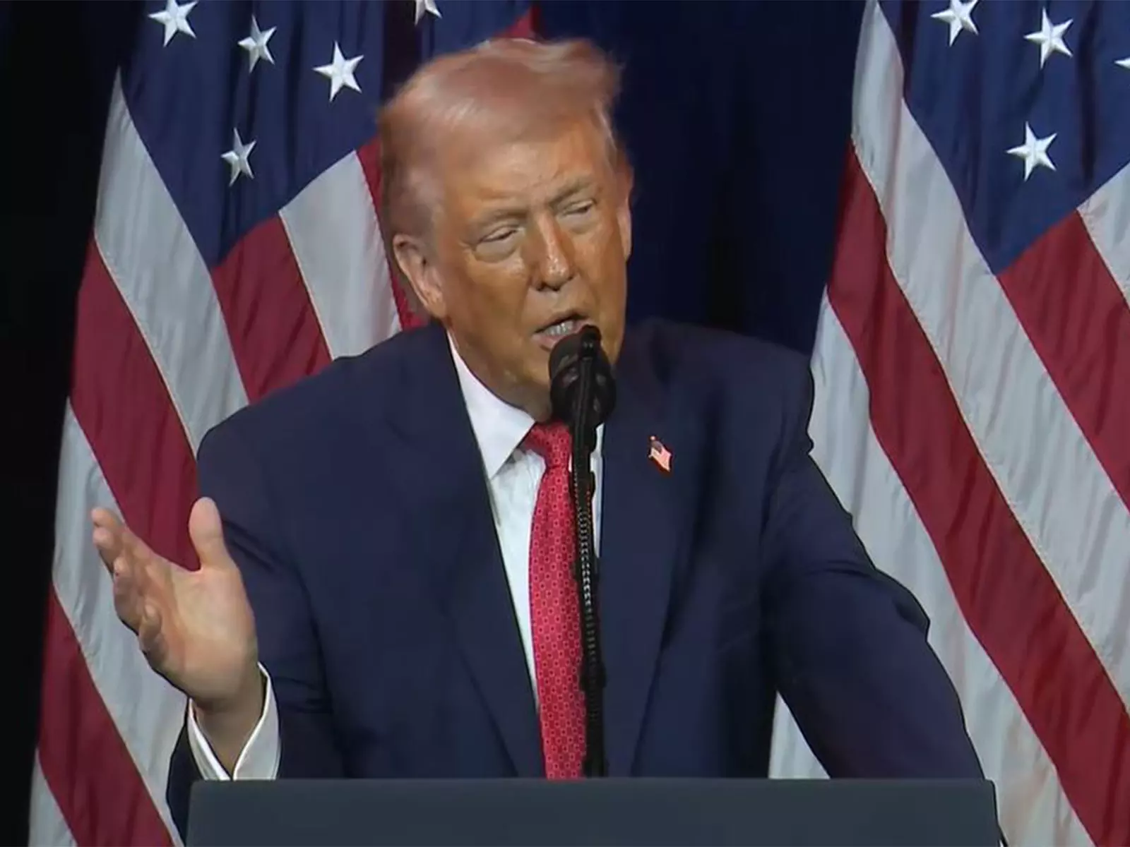 Trump ने ईरान के साथ व्यापार करने वाले देशों पर 25% टैरिफ लगाने की घोषणा की Trump ने ईरान के साथ व्यापार करने वाले देशों पर 25% टैरिफ लगाने की घोषणा की