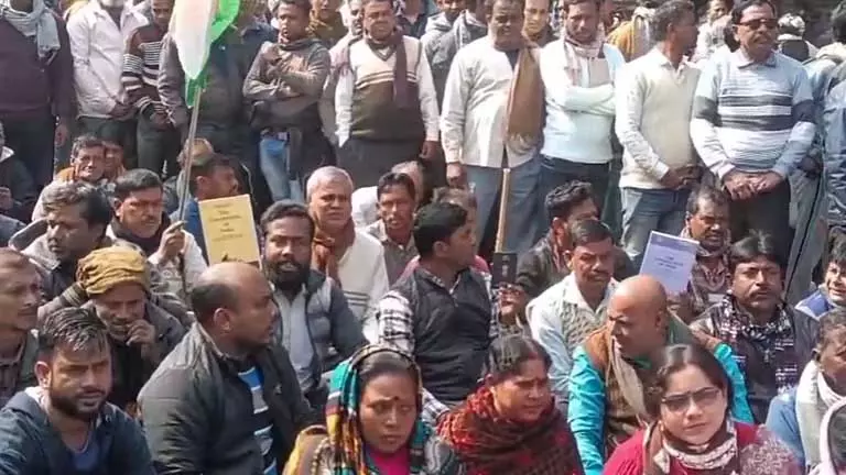 भट्टर में विरोध प्रदर्शन: BDO ऑफिस में सुनवाई या उत्पीड़न पर सवाल उठे भट्टर में विरोध प्रदर्शन: BDO ऑफिस में सुनवाई या उत्पीड़न पर सवाल उठे