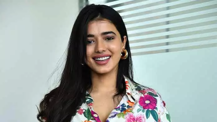 सादगी में भी ग्लैमर: Ketika Sharma के लेटेस्ट पोज़ ने खींचा सबका ध्यान सादगी में भी ग्लैमर: Ketika Sharma के लेटेस्ट पोज़ ने खींचा सबका ध्यान