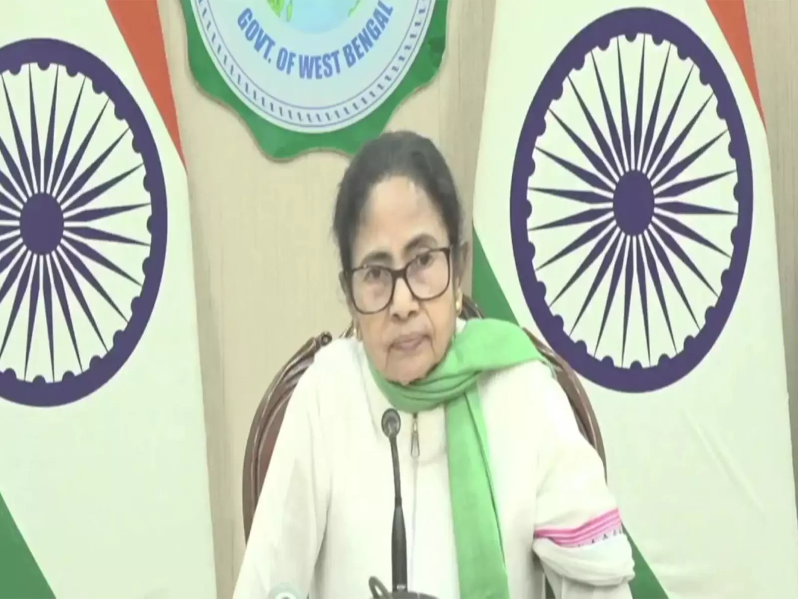 ममता बनर्जी ने ECI पर AI नाम हटाने का आरोप लगाया ममता बनर्जी ने ECI पर AI नाम हटाने का आरोप लगाया