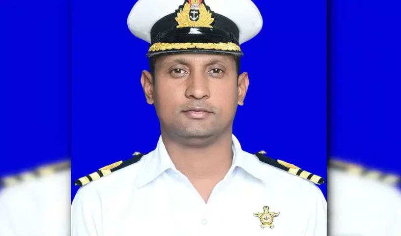 हैदराबाद से लेकर समुद्र तक: कमांडर हेमंत कुमार ने INSV कौंडिन्य के साथ इतिहास रचा हैदराबाद से लेकर समुद्र तक: कमांडर हेमंत कुमार ने INSV कौंडिन्य के साथ इतिहास रचा