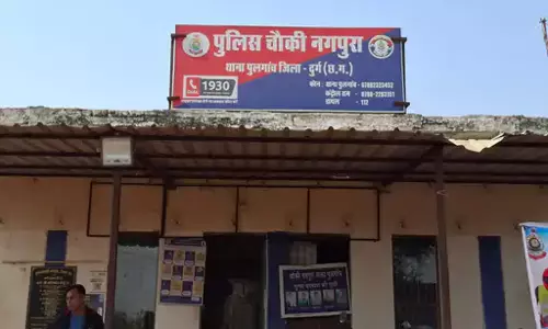 नाना-नानी के घर छुपाता था चोरी की बाइक, शातिर लड़का गिरफ्तार नाना-नानी के घर छुपाता था चोरी की बाइक, शातिर लड़का गिरफ्तार
