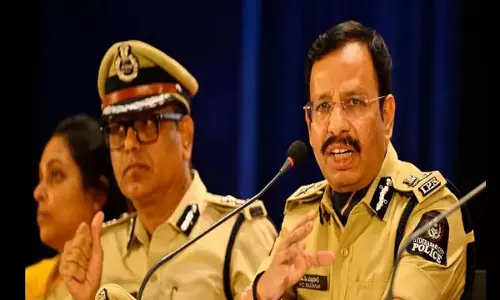Hyderabad: सीपी सज्जनार की अध्यक्षता वाली SIT मंत्रियों के खिलाफ अपमानजनक कंटेंट की जांच Hyderabad: सीपी सज्जनार की अध्यक्षता वाली SIT मंत्रियों के खिलाफ अपमानजनक कंटेंट की जांच