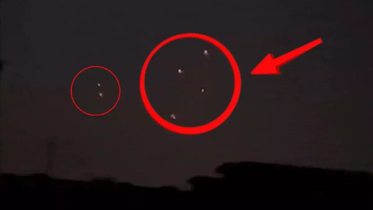 राजौरी में LoC पर पाकिस्तानी ड्रोन दिखे, भारतीय सेना ने की फायरिंग राजौरी में LoC पर पाकिस्तानी ड्रोन दिखे, भारतीय सेना ने की फायरिंग