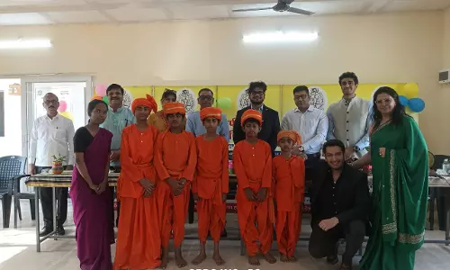 विवेकानंद बने दिव्यांग स्कूल के बच्चे, साइन लैंग्वेज में सुनाई उनकी आत्मकथा विवेकानंद बने दिव्यांग स्कूल के बच्चे, साइन लैंग्वेज में सुनाई उनकी आत्मकथा