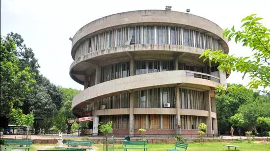 Chandigarh: PU ने फैकल्टी की कमी को पूरा करने के लिए ग्लोबल एक्सपर्ट्स की मदद ली Chandigarh: PU ने फैकल्टी की कमी को पूरा करने के लिए ग्लोबल एक्सपर्ट्स की मदद ली