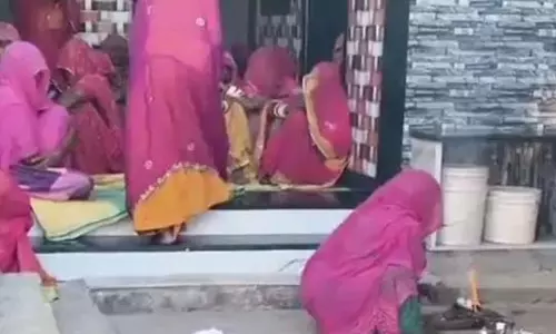 OMG! जिंदा बेटी का मृत्यु भोज , पिता का फैसला जिसने सबको चौंकाया OMG! जिंदा बेटी का मृत्यु भोज , पिता का फैसला जिसने सबको चौंकाया
