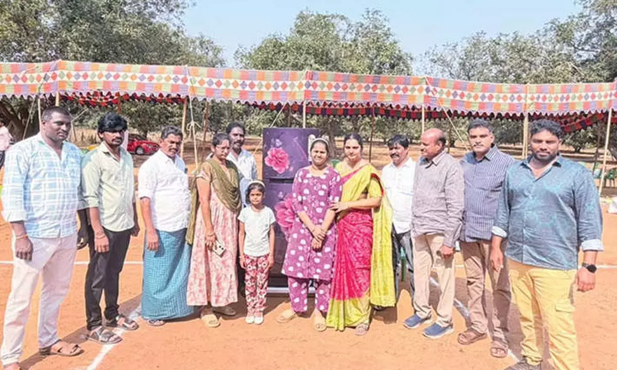 Andhra: नुन्ना में रंगोली प्रतियोगिता को ज़बरदस्त रिस्पॉन्स मिला Andhra: नुन्ना में रंगोली प्रतियोगिता को ज़बरदस्त रिस्पॉन्स मिला