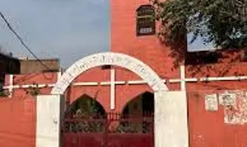 UP News: धर्मांतरण की साजिश,पादरी समेत 3 को जेल UP News: धर्मांतरण की साजिश,पादरी समेत 3 को जेल
