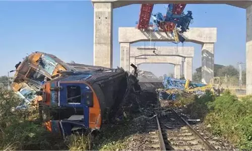 Thailand: निर्माणाधीन क्रेन गिरने से पटरी से उतरी ट्रेन, 22 यात्रियों की मौत