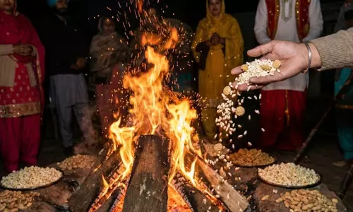 Haridwar: एसएमजेएन कॉलेज में पारंपरिक अंदाज में लोहड़ी Haridwar: एसएमजेएन कॉलेज में पारंपरिक अंदाज में लोहड़ी