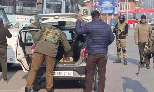 Srinagar: गणतंत्र दिवस से पहले तलाशी व चेकिंग अभियान तेज Srinagar: गणतंत्र दिवस से पहले तलाशी व चेकिंग अभियान तेज