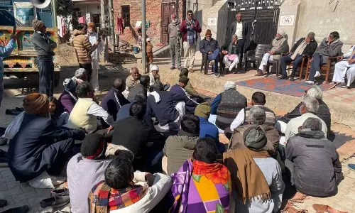 Haryana : रेवाड़ी के लोगों ने अरावली के समर्थन में यात्रा निकाली