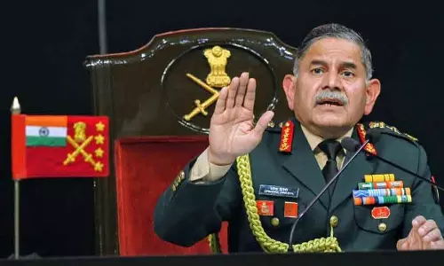 आर्मी चीफ ने LoC पार ड्रोन भेजने के खिलाफ पाकिस्तान को चेतावनी दी आर्मी चीफ ने LoC पार ड्रोन भेजने के खिलाफ पाकिस्तान को चेतावनी दी