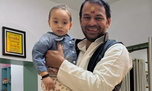 Tej Pratap Yadav ने लालू, राबड़ी और तेजस्वी को दही-चूड़ा भोज के लिए आमंत्रित किया