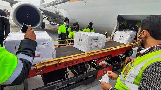 Pune Airport कस्टम्स ने पैसेंजर चेकिंग के लिए बॉडी कैमरा शुरू किया