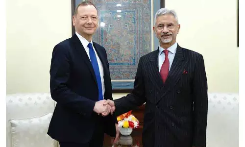 EAM जयशंकर ने इमैनुएल बोने से मुलाकात की, भारत-फ्रांस साझेदारी पर चर्चा EAM जयशंकर ने इमैनुएल बोने से मुलाकात की, भारत-फ्रांस साझेदारी पर चर्चा
