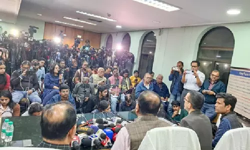 SIR in Bengal: ECI ने पूर्व सांसदों को नोटिस देने के TMC के दावे को खारिज किया