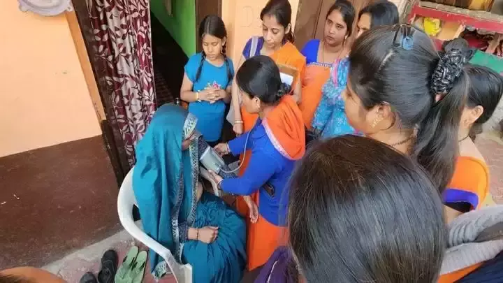 Indore: इंदौर भागीरथपुरा में स्वास्थ्यवर्धन अभियान से नागरिकों को फायदा Indore: इंदौर भागीरथपुरा में स्वास्थ्यवर्धन अभियान से नागरिकों को फायदा