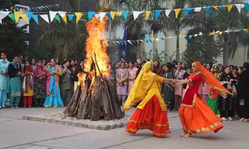 Jalandhar: बेटियों के सम्मान के संदेश के साथ मनाई लोहड़ी