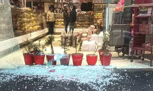 Jalandhar: मिठाई की दुकान में गोलीबारी के 36 घंटे बाद भी कोई सुराग नहीं मिला Jalandhar: मिठाई की दुकान में गोलीबारी के 36 घंटे बाद भी कोई सुराग नहीं मिला