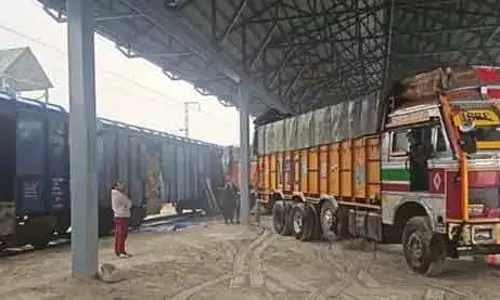 पहली फर्टिलाइजर मालगाड़ी दक्षिण Kashmir के अनंतनाग टर्मिनल पर पहुंची