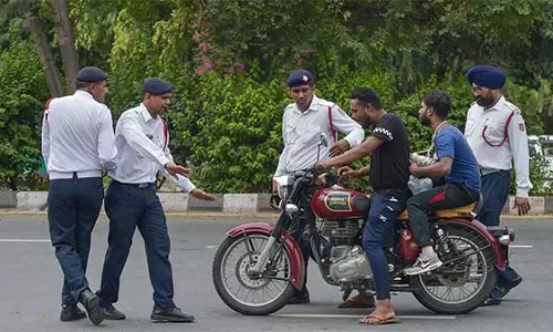 लापरवाही से गाड़ी चलाने पर बढ़ सकती है कीमत, ड्राइविंग लाइसेंस के लिए नकारात्मक अंक प्रणाली जल्द लापरवाही से गाड़ी चलाने पर बढ़ सकती है कीमत, ड्राइविंग लाइसेंस के लिए नकारात्मक अंक प्रणाली जल्द